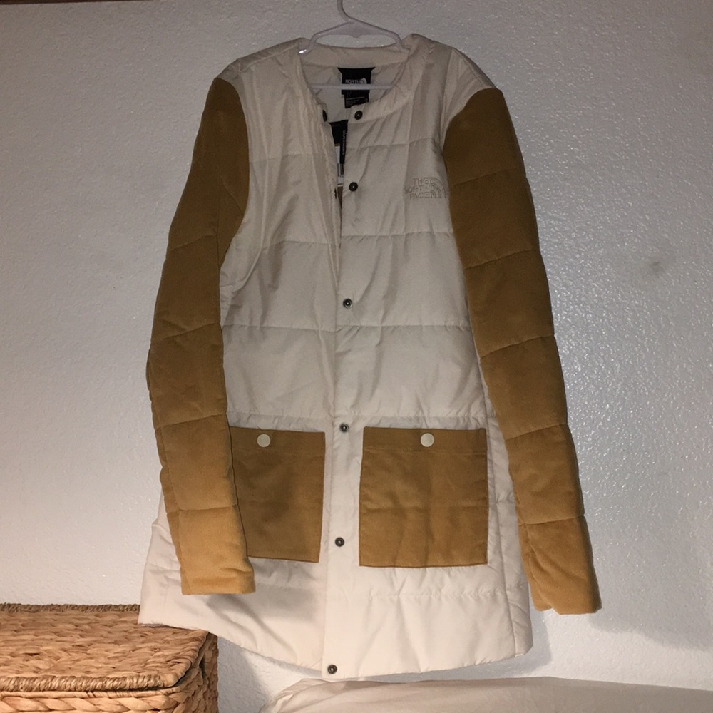 North Face/ XS/ NWT / White with yellow-ish sleeves/ Woman/ Coat / $60